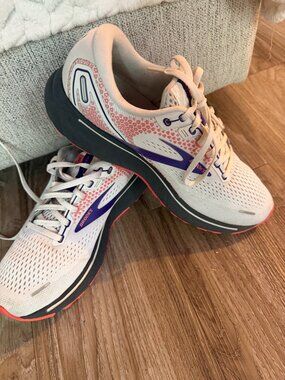 Brooks Ghost Running Shoes (White/Purple) 9.5